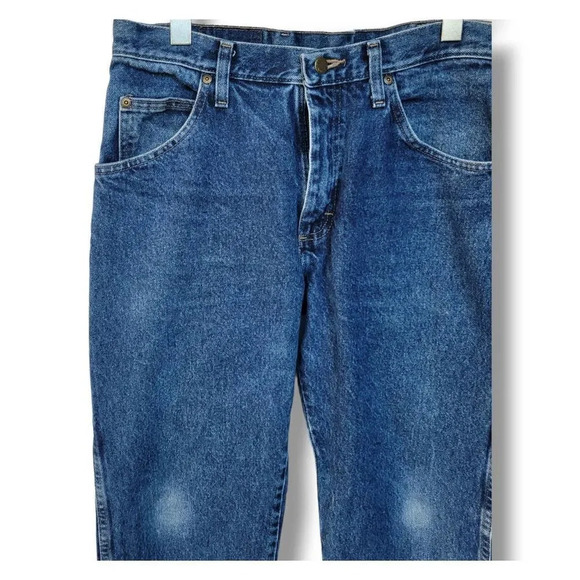 Wrangler men's blue medium wash regular fit jeans - 34x29​ - Picture 2 of 9